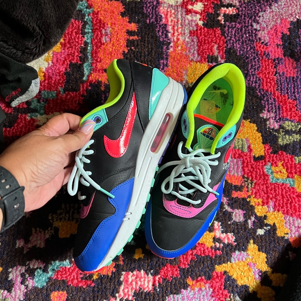 Nike Airmax catching air